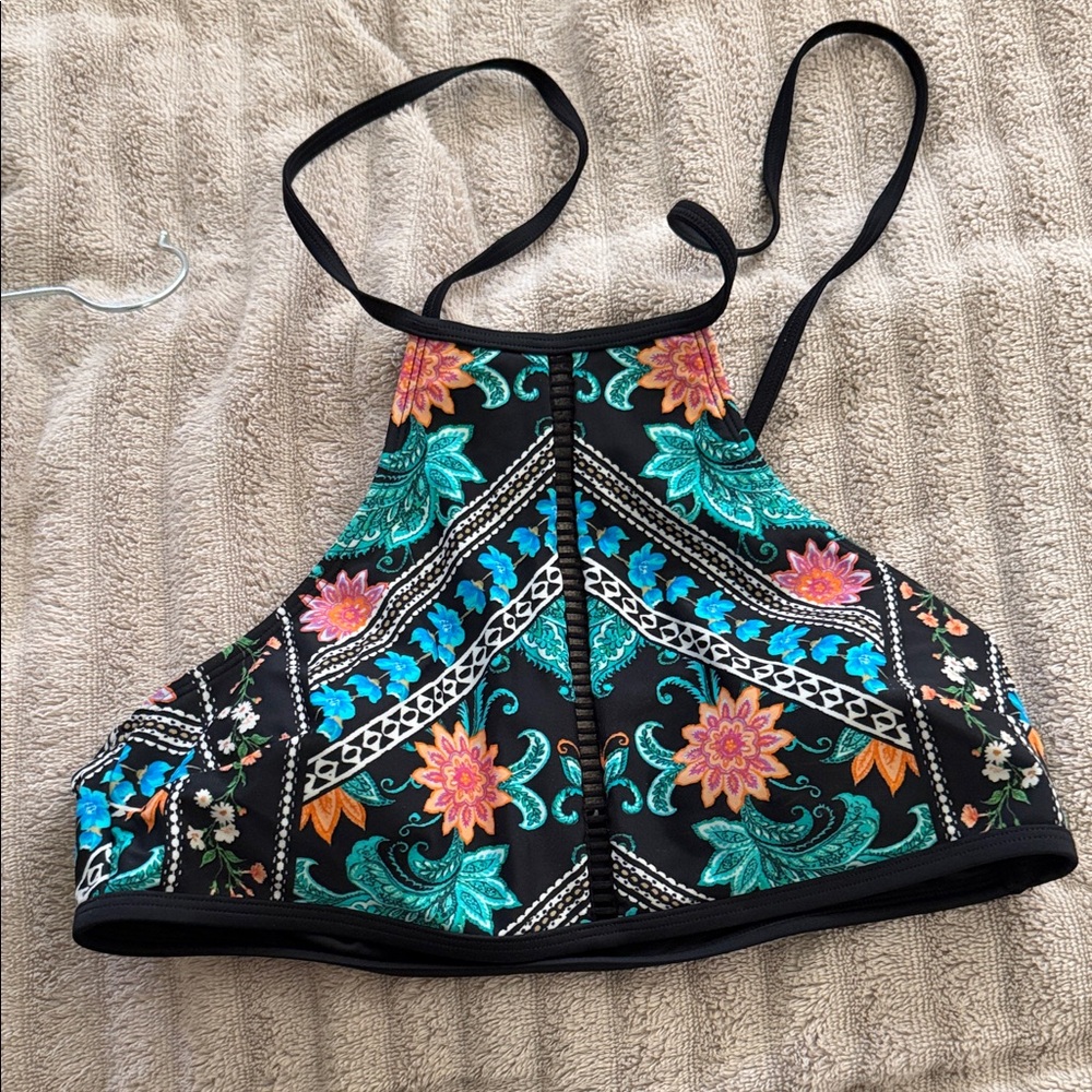 Cupshe Black and Multicolor Floral Bikini Top